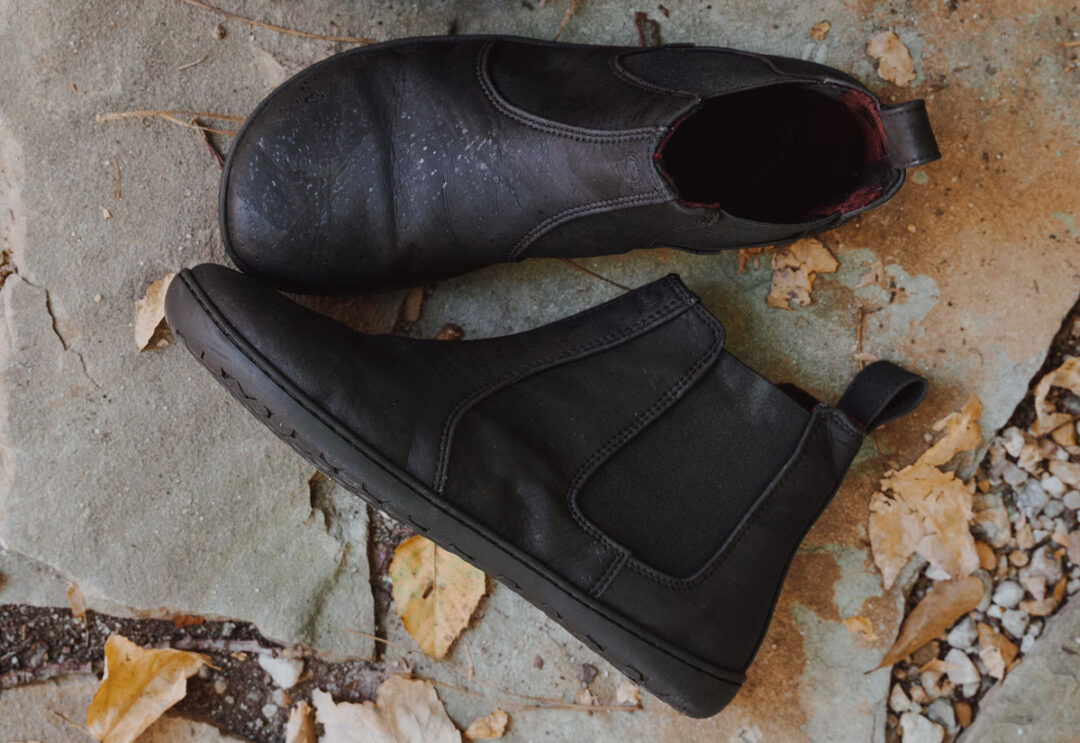 chelsea boots barefoot