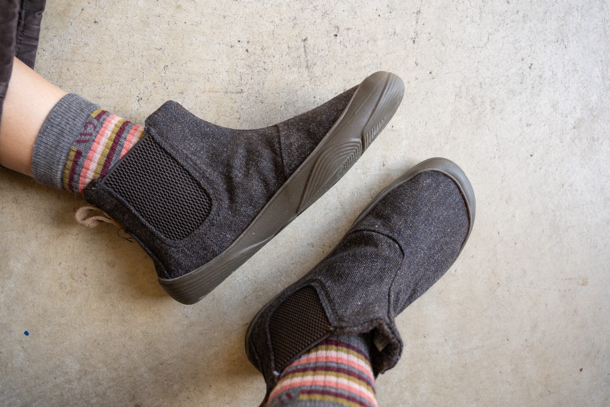 chelsea boots barefoot