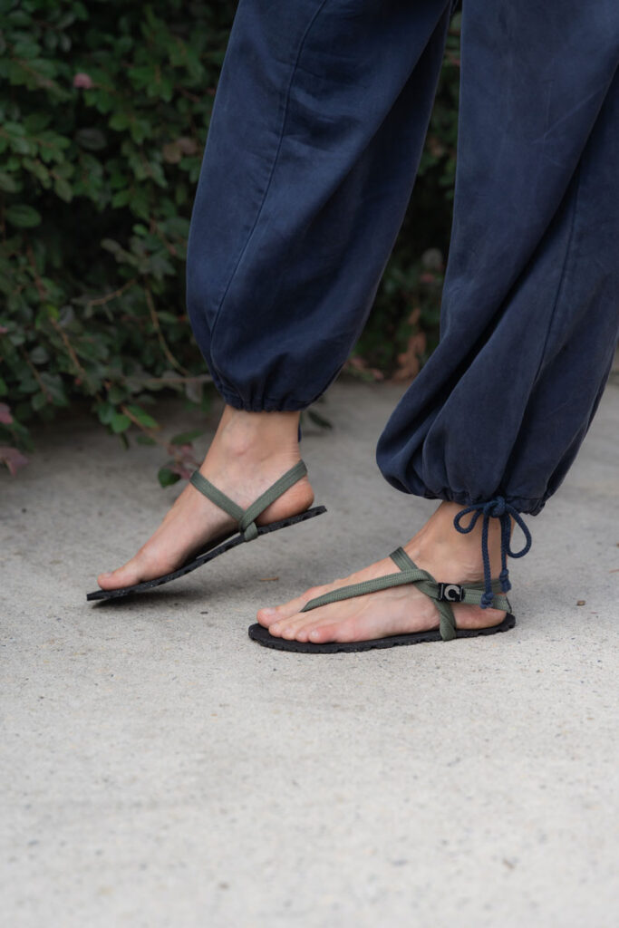 ZuZu flow barefoot huarache-style sandals