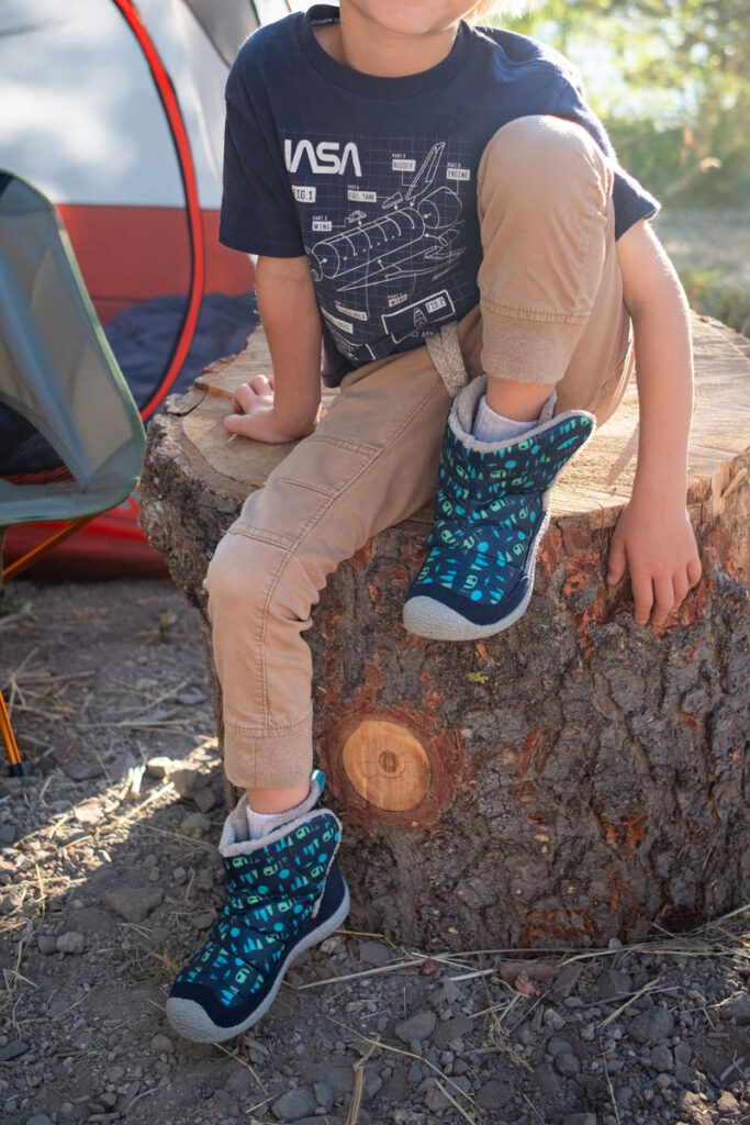 KEEN Howser Chukka flexible winter boots for kids