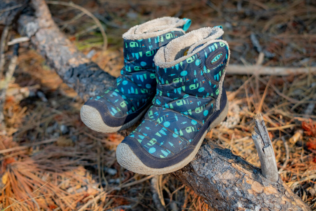 KEEN Howser Chukka flexible winter boots for kids