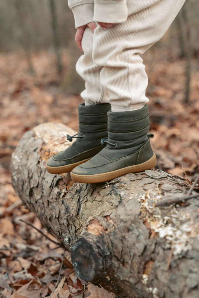 Shapen Frosty barefoot boots for toddlers