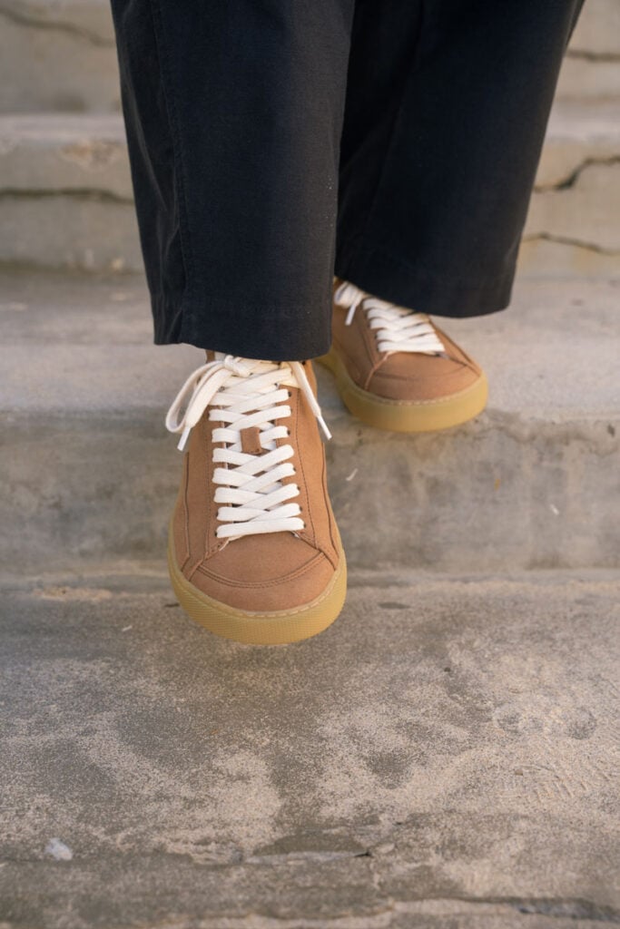 Barefoot Shoe Guide Collaboration Sneaker with Fleeters: Peach Brown Kelly