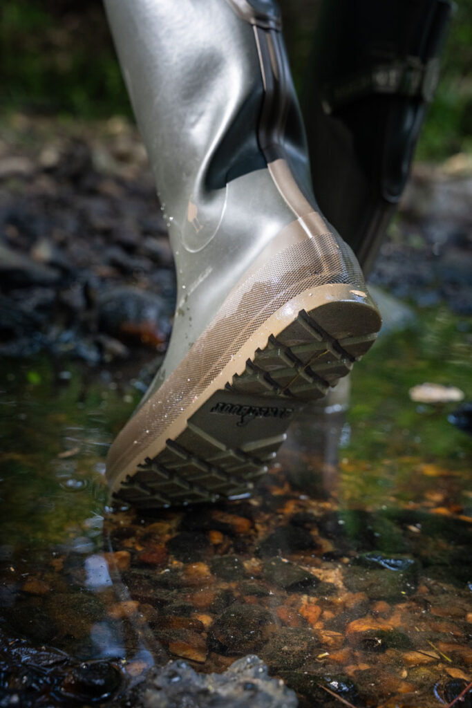 BareBoots, fully waterproof barefoot rubber rain boots with a grippy sole