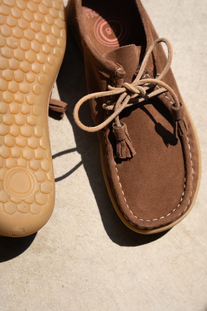 Mukishoes Nomada Terra barefoot moccasin in soft suede and tassel ties