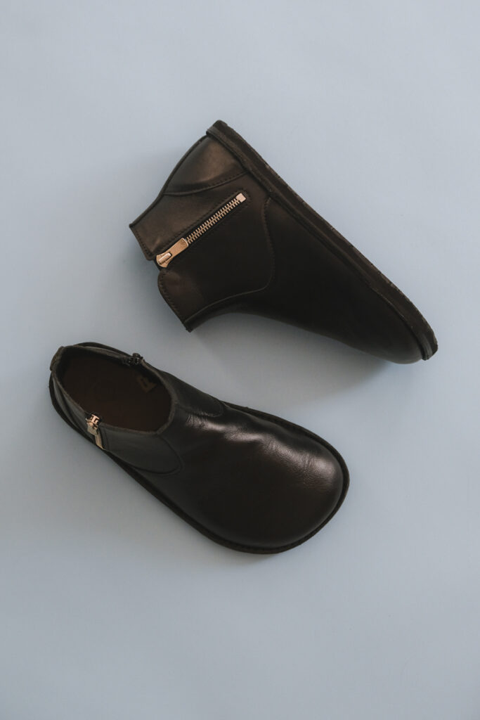 Softstar Astoria barefoot boots with extra wide fit and moderate cushion