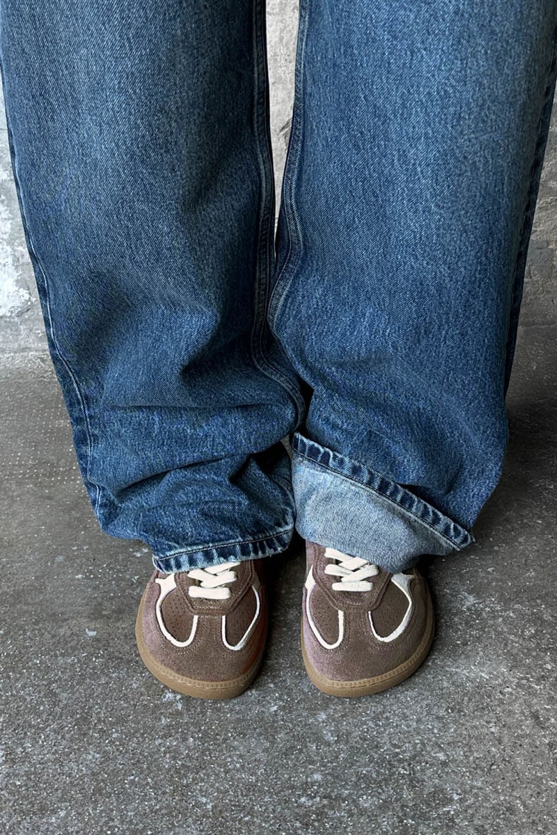 Alohas taupe suede retro barefoot sneakers