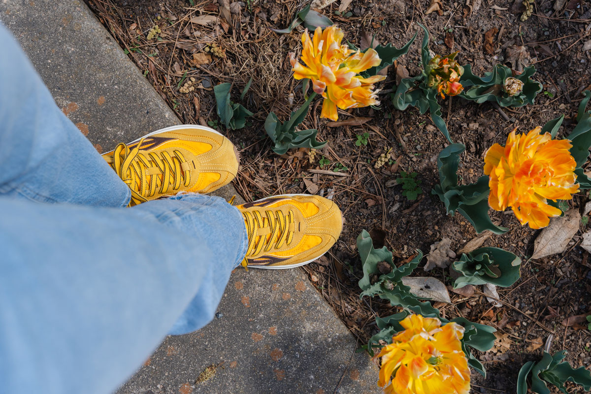 Lejan Melrose barefoot runners in bright yellow