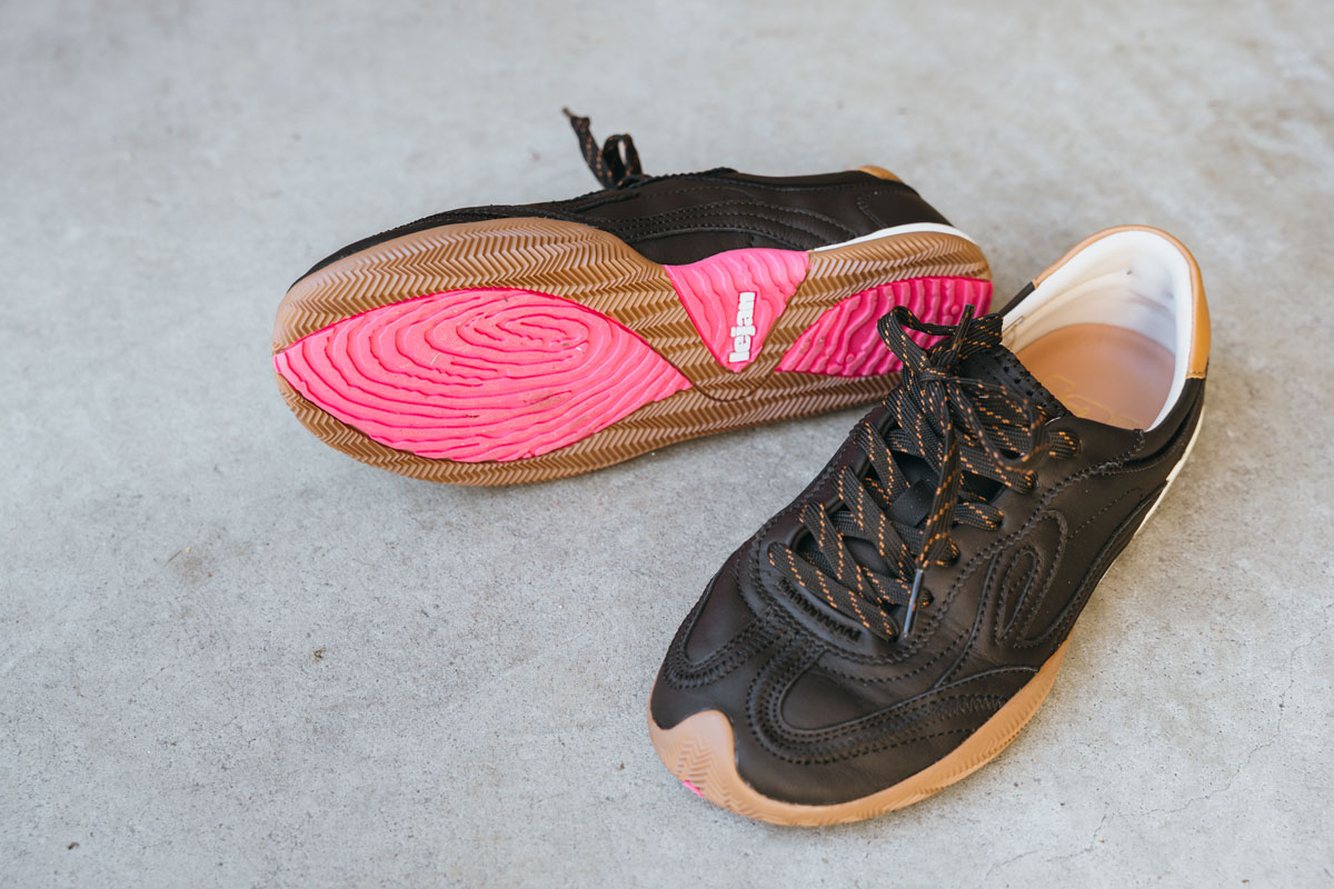 Lejan Sakura barefoot sneakers in black with a bright pink sole