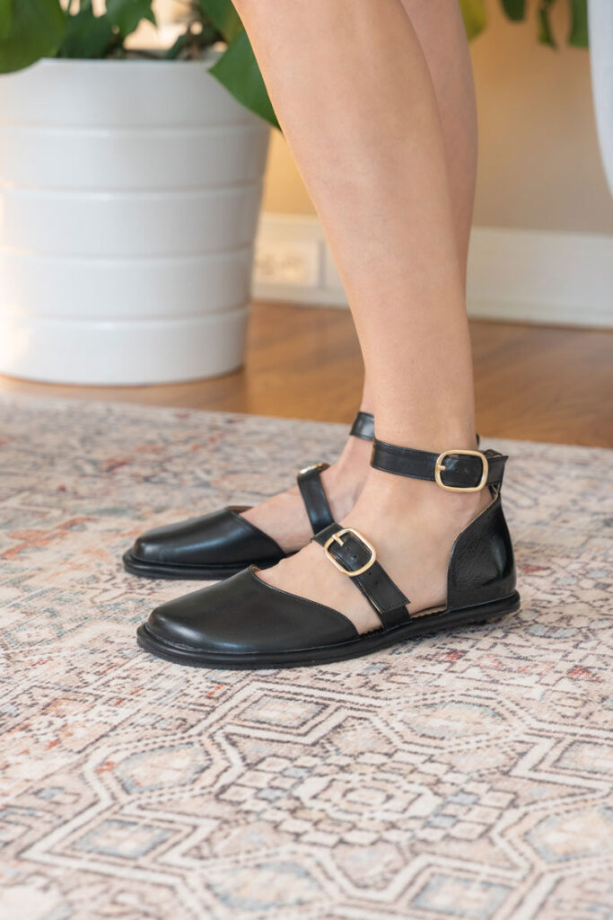 Shapen Neeja dressy barefoot closed-toe sandal