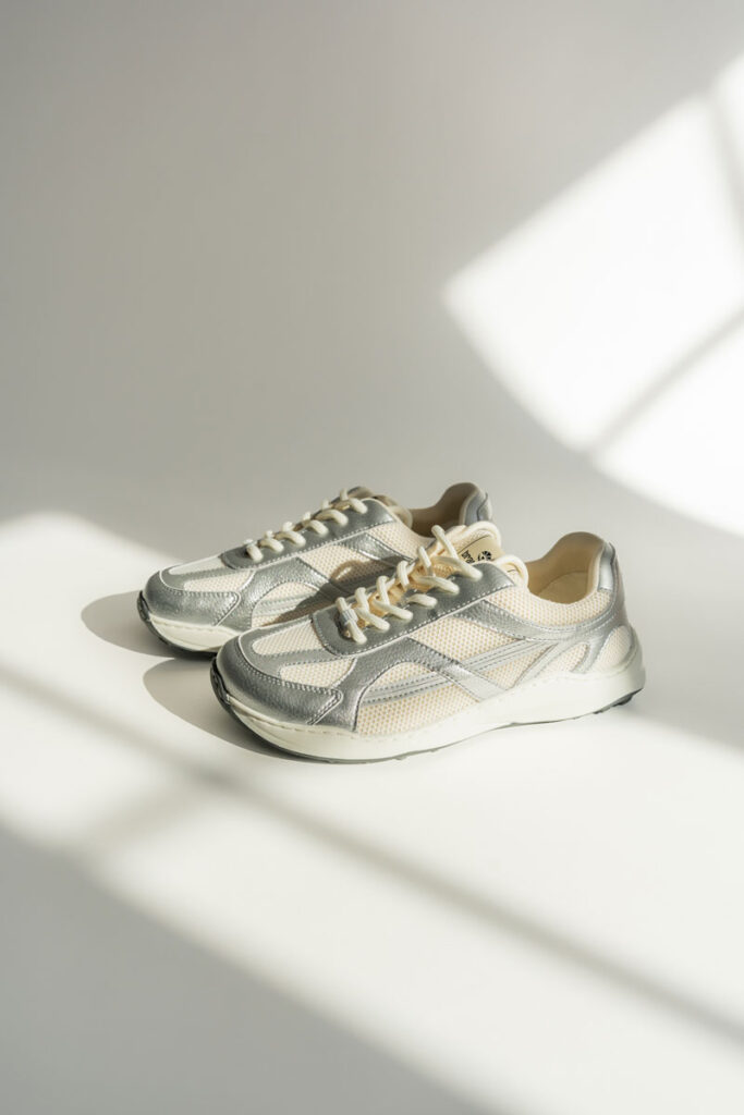 Brambas Boston barefoot sneakers with silver accents